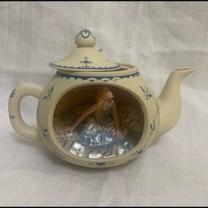 Hallmark Keepsake Alice In Wonderland Christmas Ornament